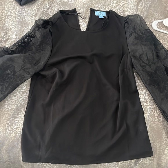 Black blouse with detailed arm design - Picture 1 of 4